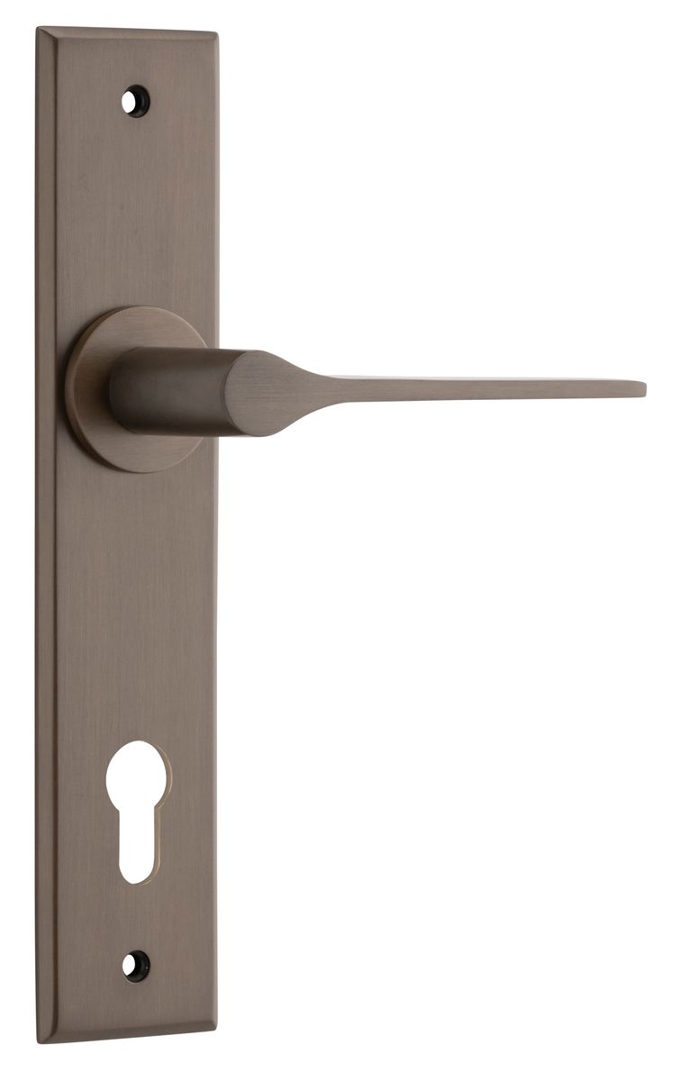 10758E85 - Como Lever - Chamfered Backplate - Signature Brass - Entrance