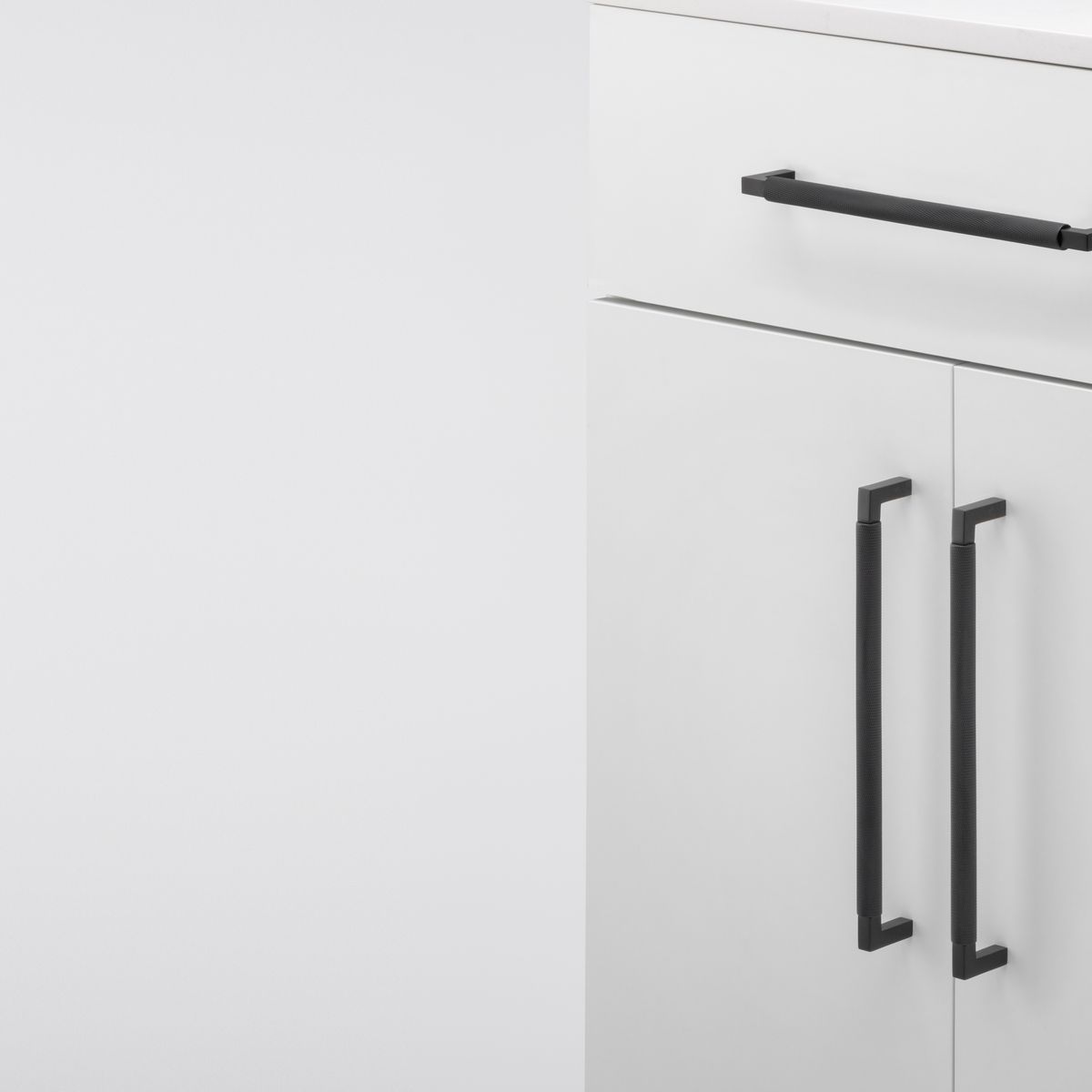 22121 - Brunswick Cabinet Pull - CTC256mm - Matt Black