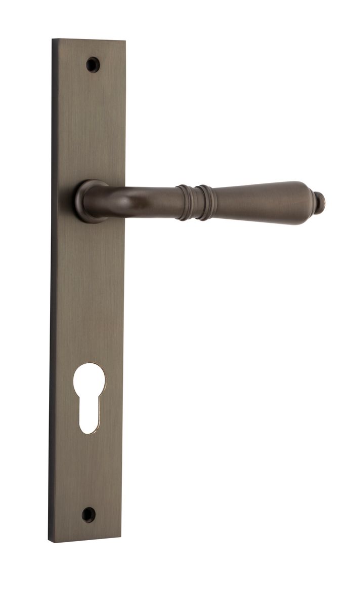 10700E85 - Sarlat Lever - Rectangular Backplate - Signature Brass - Entrance