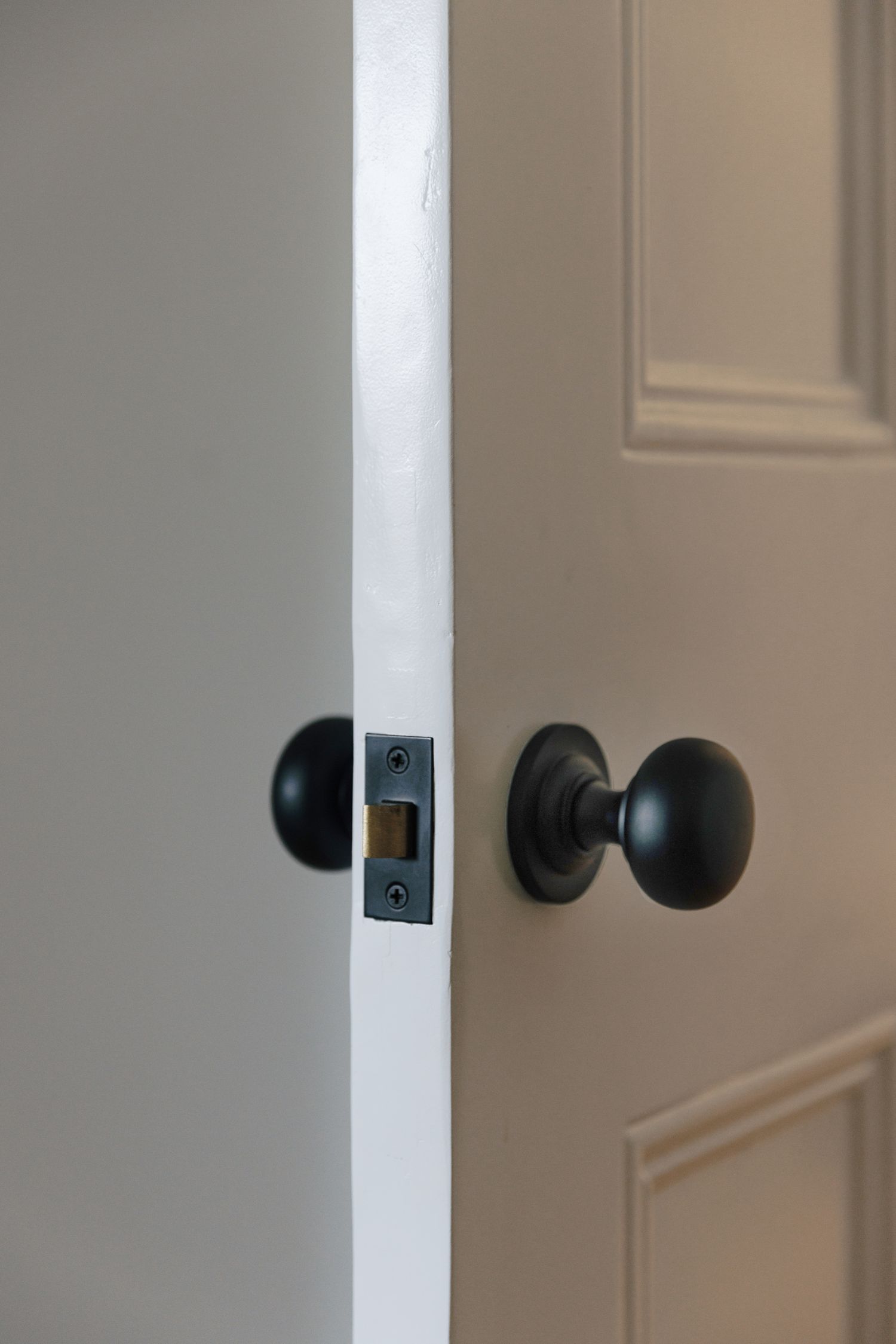 0205KPASS60 - Cambridge Knob - Round Rose Passage Kit - Brushed Chrome - Passage