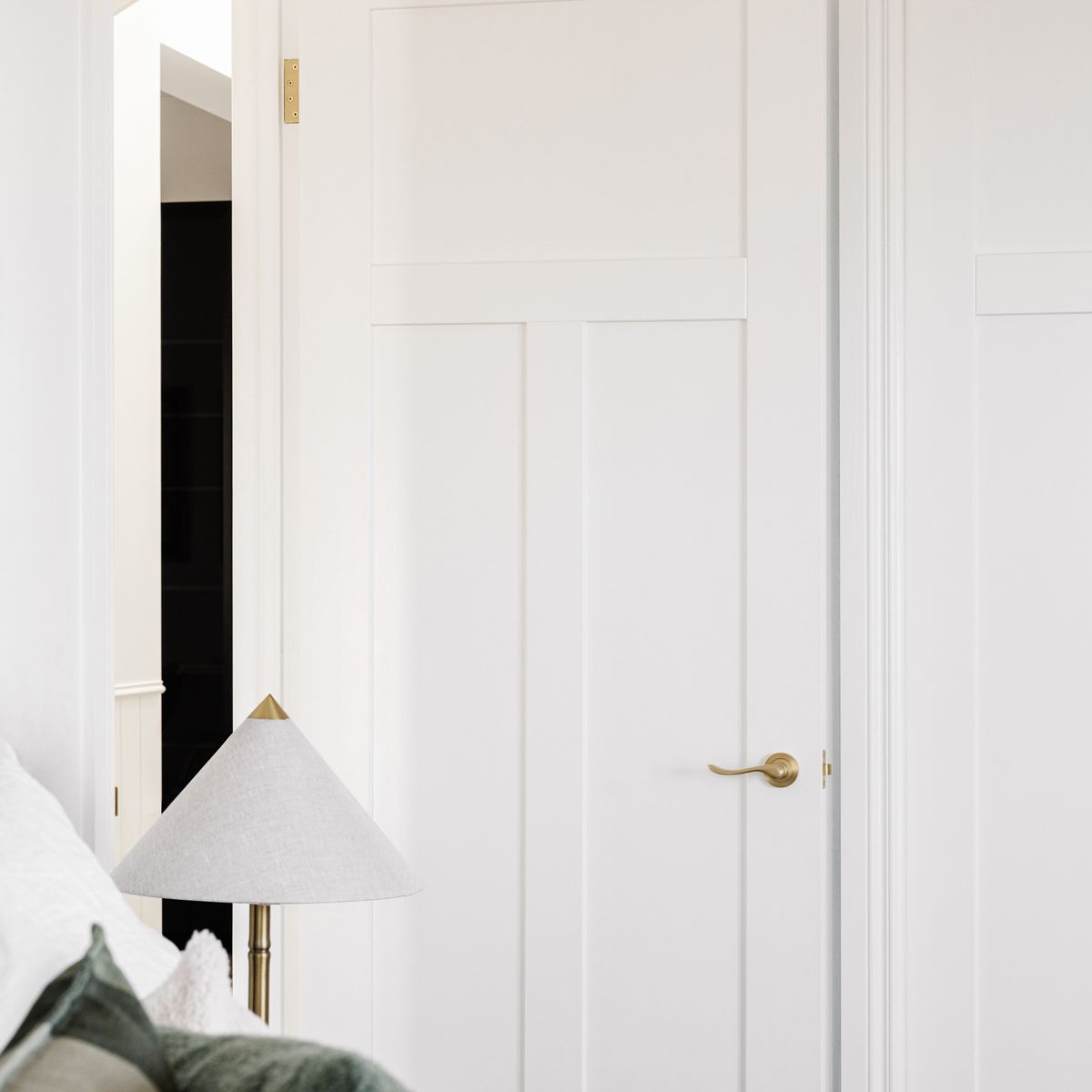 20796 - Stirling Lever - Round Rose - Brushed Brass - Passage