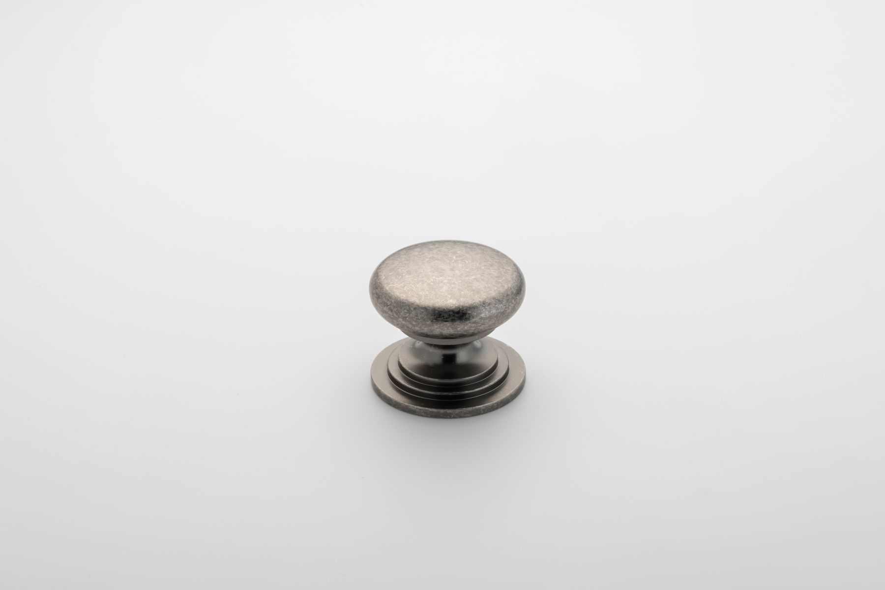 0572 - Sarlat Cupboard Knob - P27xD32mm - Distressed Nickel