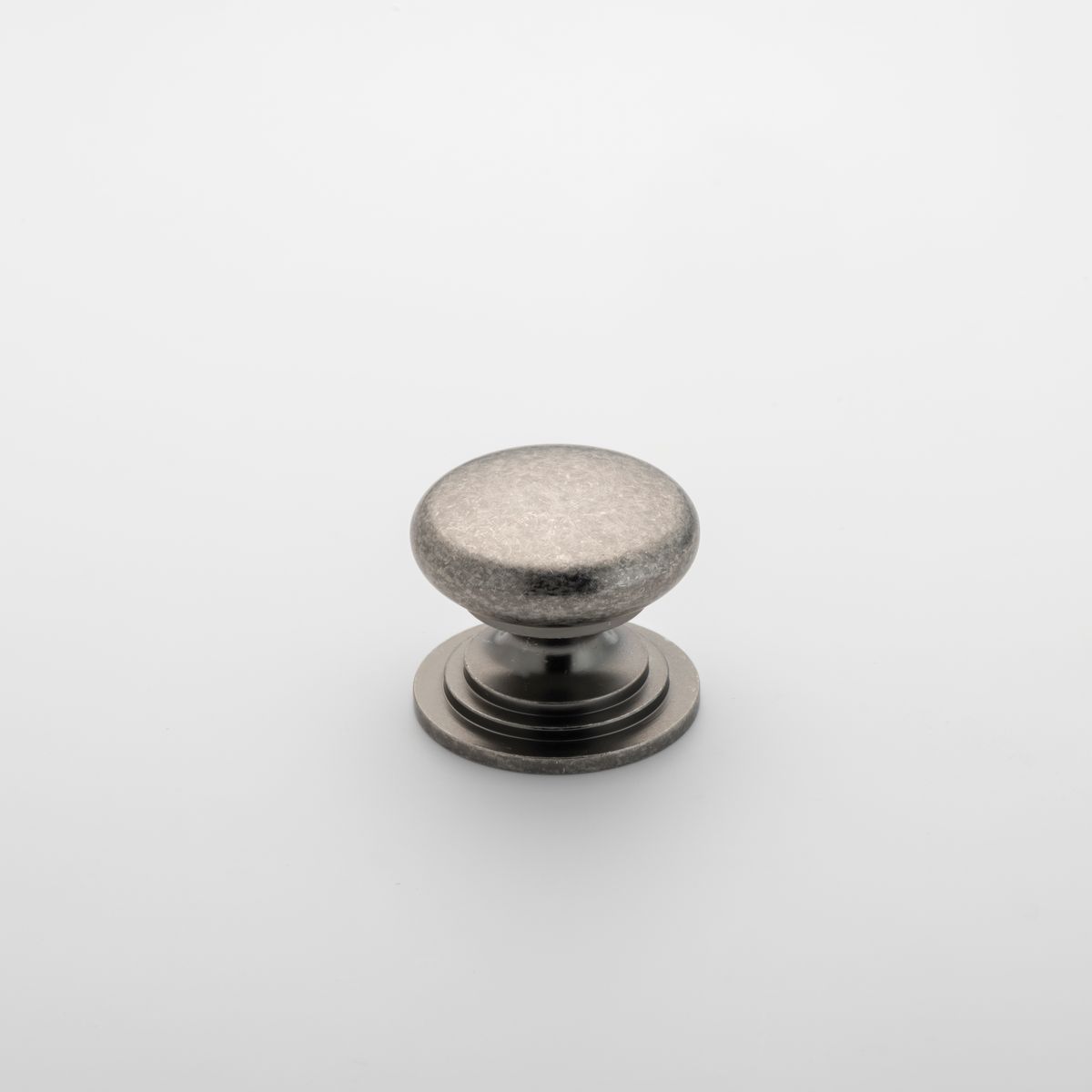 0572 - Sarlat Cupboard Knob - P27xD32mm - Distressed Nickel