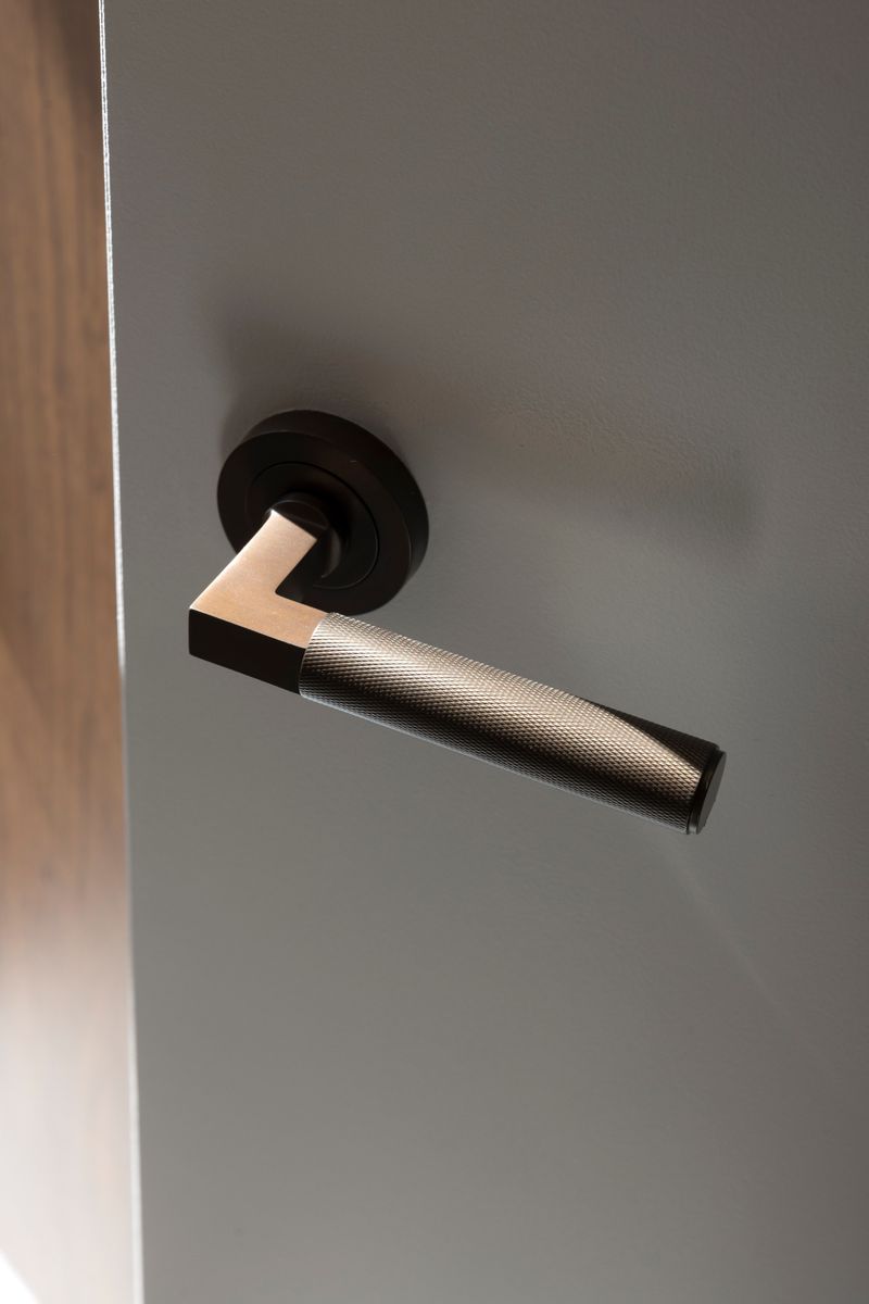 0351 - Brunswick Lever - Round Rose - Signature Brass - Passage