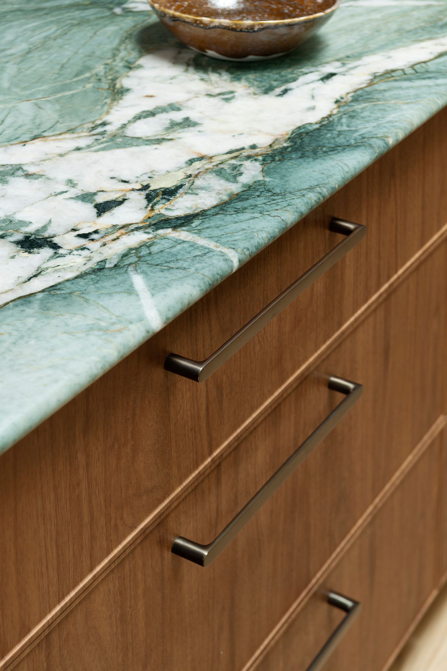 20976B - Osaka Cabinet Pull with Backplate - CTC256mm - Brushed Brass