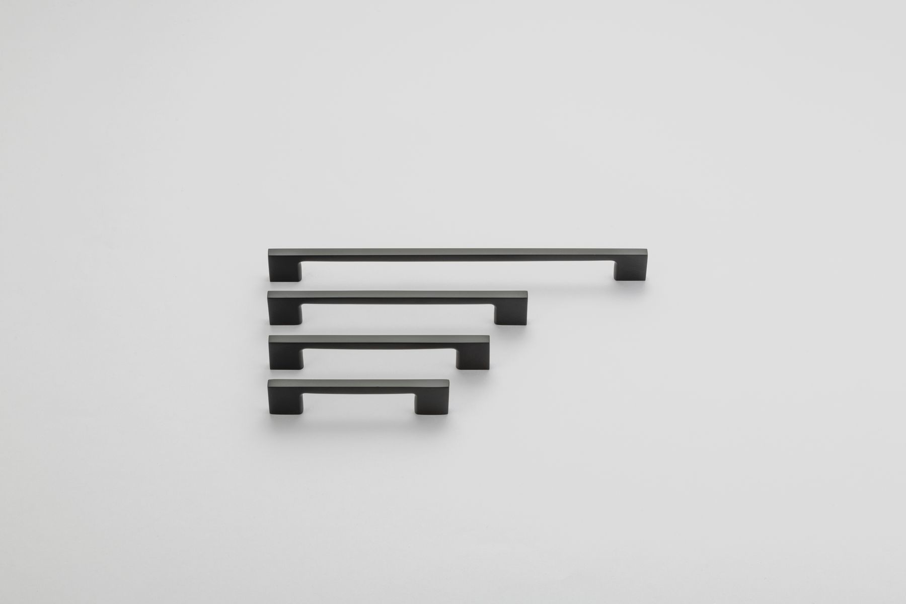 0528 - Cali Cabinet Pull - 160mm - Matt Black