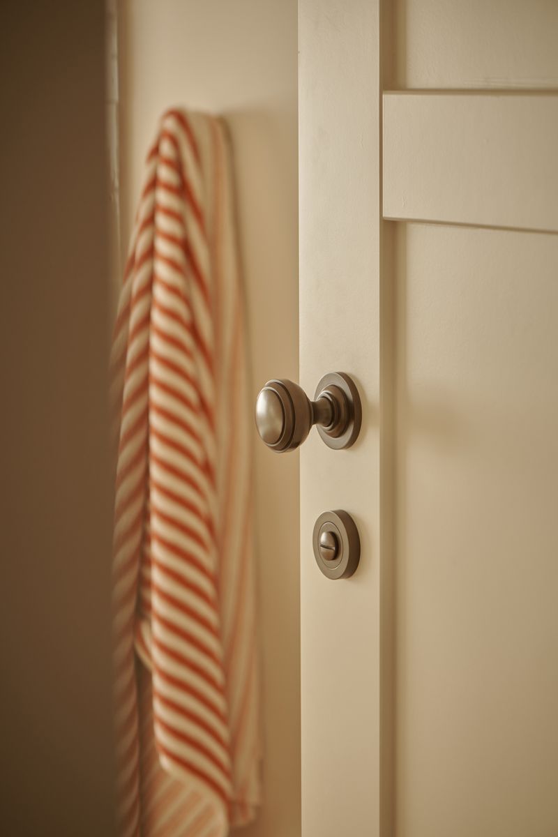 0211KPRIV60 - Paddington Knob - Round Rose Privacy Kit with Separate Privacy Turn - Signature Brass - Privacy
