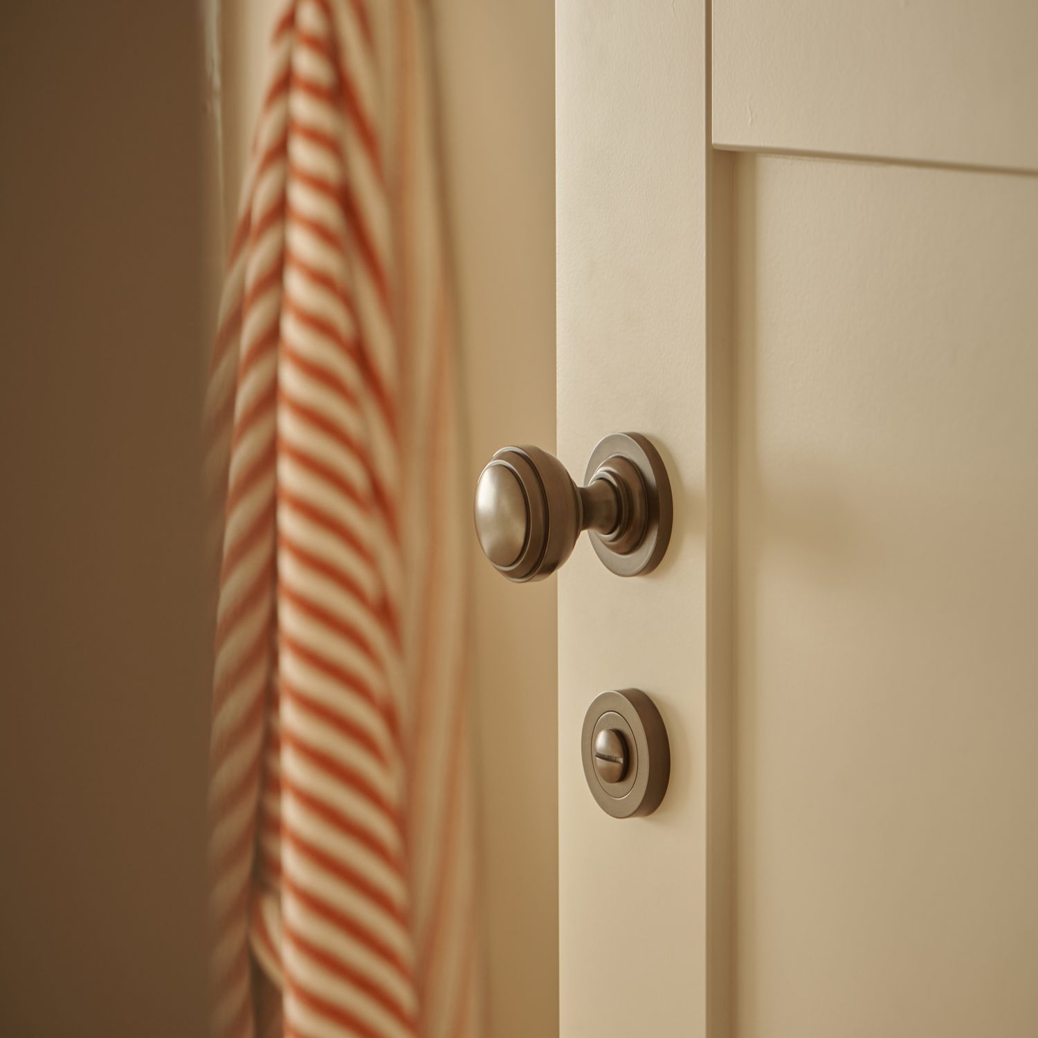 0217 - Paddington Knob - Round Rose - Distressed Nickel - Passage