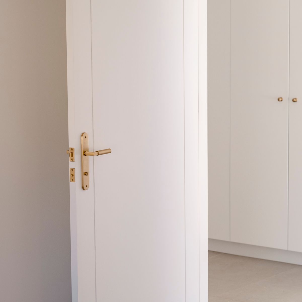 15266 - Berlin Lever - Oval Backplate - Brushed Brass - Passage