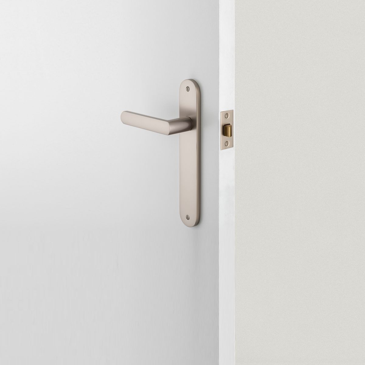 14864 - Osaka Lever - Oval Backplate - Satin Nickel - Passage