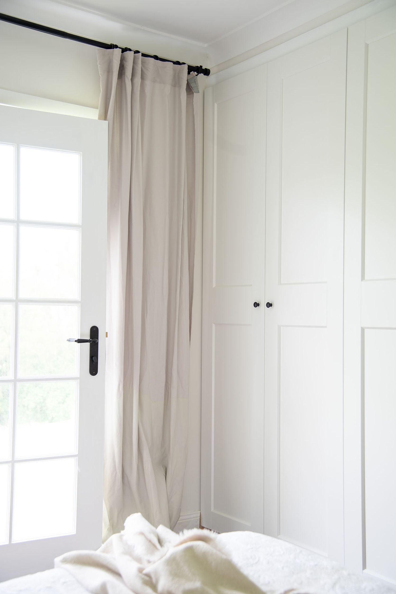 16224E85 - Sarlat Lever - Oval Backplate - Brushed Gold PVD - Entrance