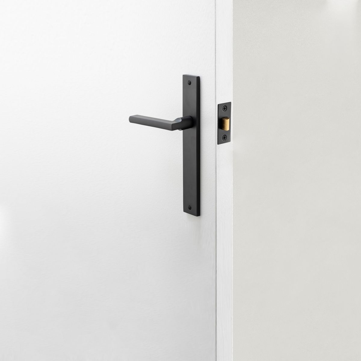 12702 - Baltimore Lever - Rectangular Backplate - Matt Black - Passage