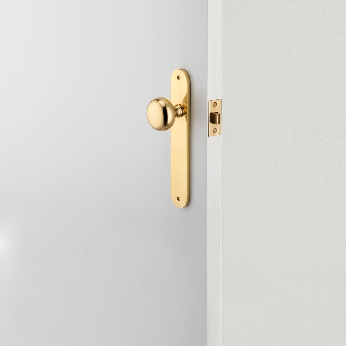 10334 - Cambridge Knob - Oval Backplate - Polished Brass - Passage