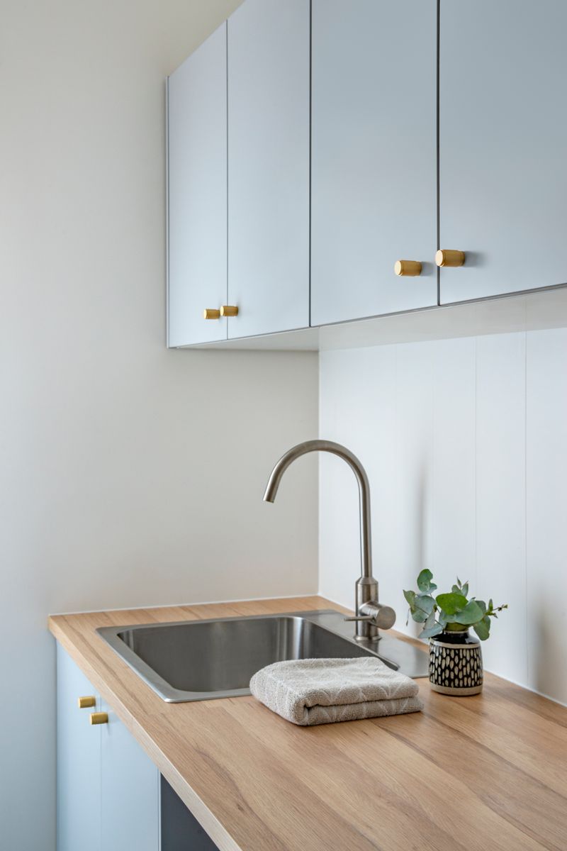 0591 - Berlin Cupboard Knob P28xD20mm - Polished Brass