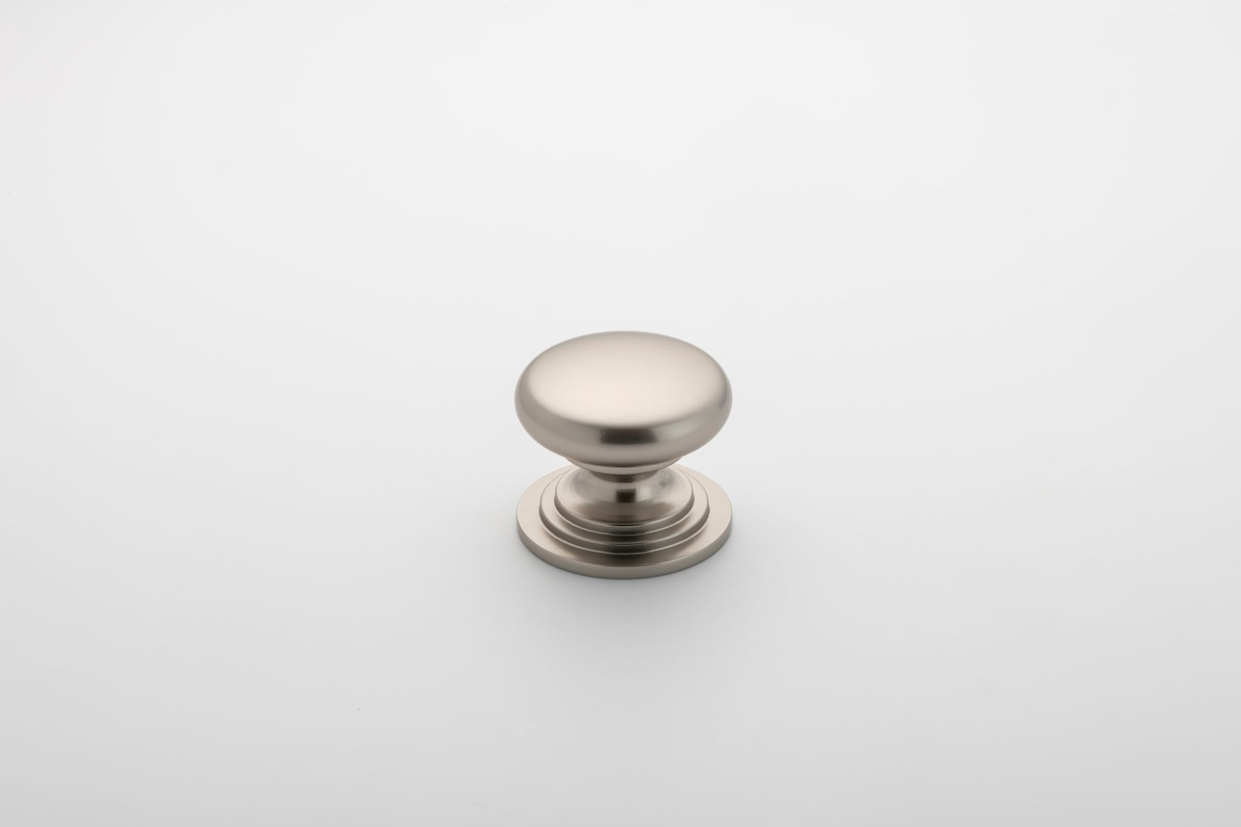 0576 - Sarlat Cupboard Knob - P27xD32mm - Satin Nickel