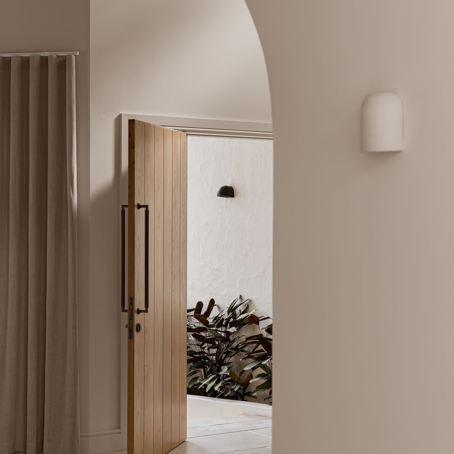 9443 - Berlin Pull Handle -  450mm - Matt Black