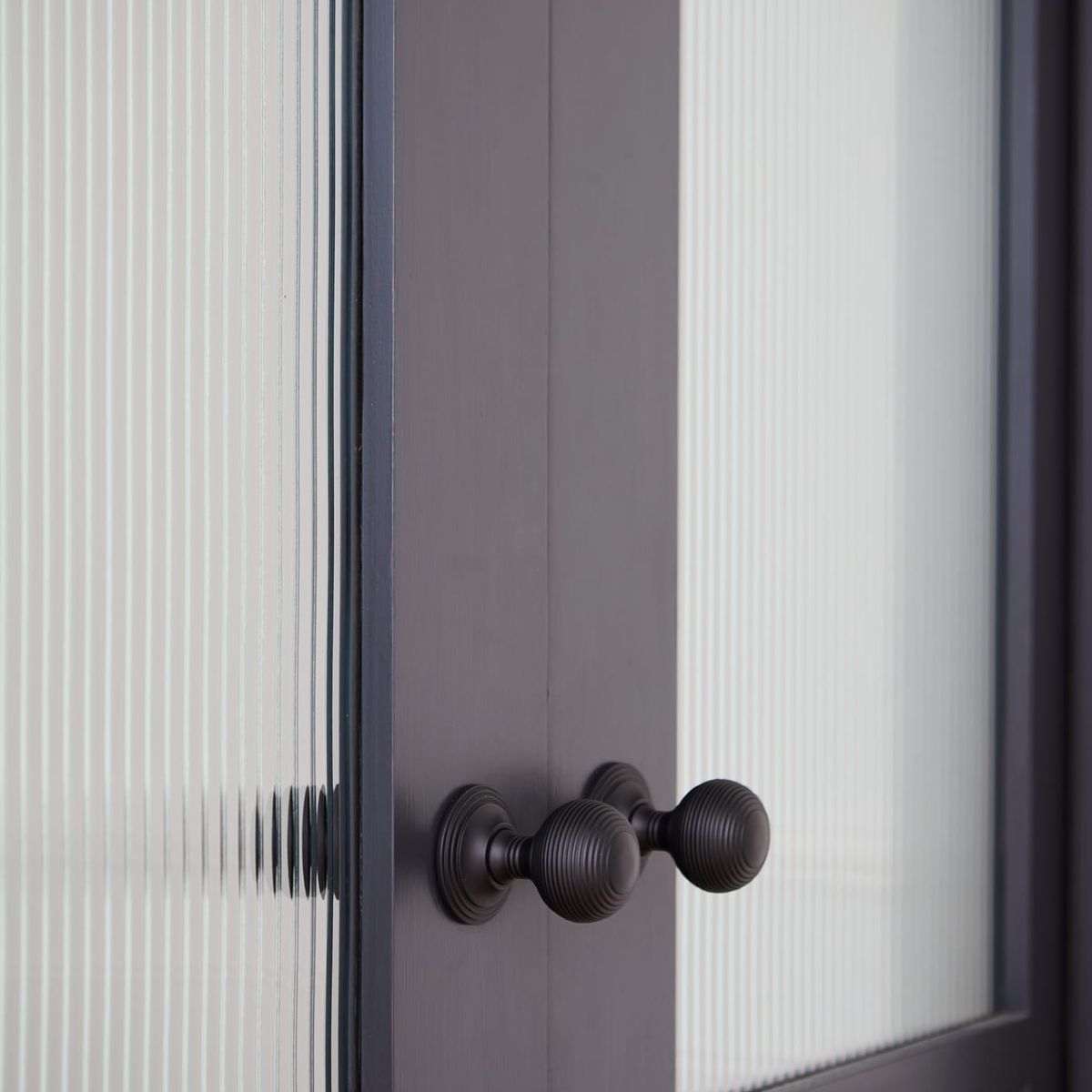 0223 - Guildford Knob - Round Rose - Matt Black - Passage