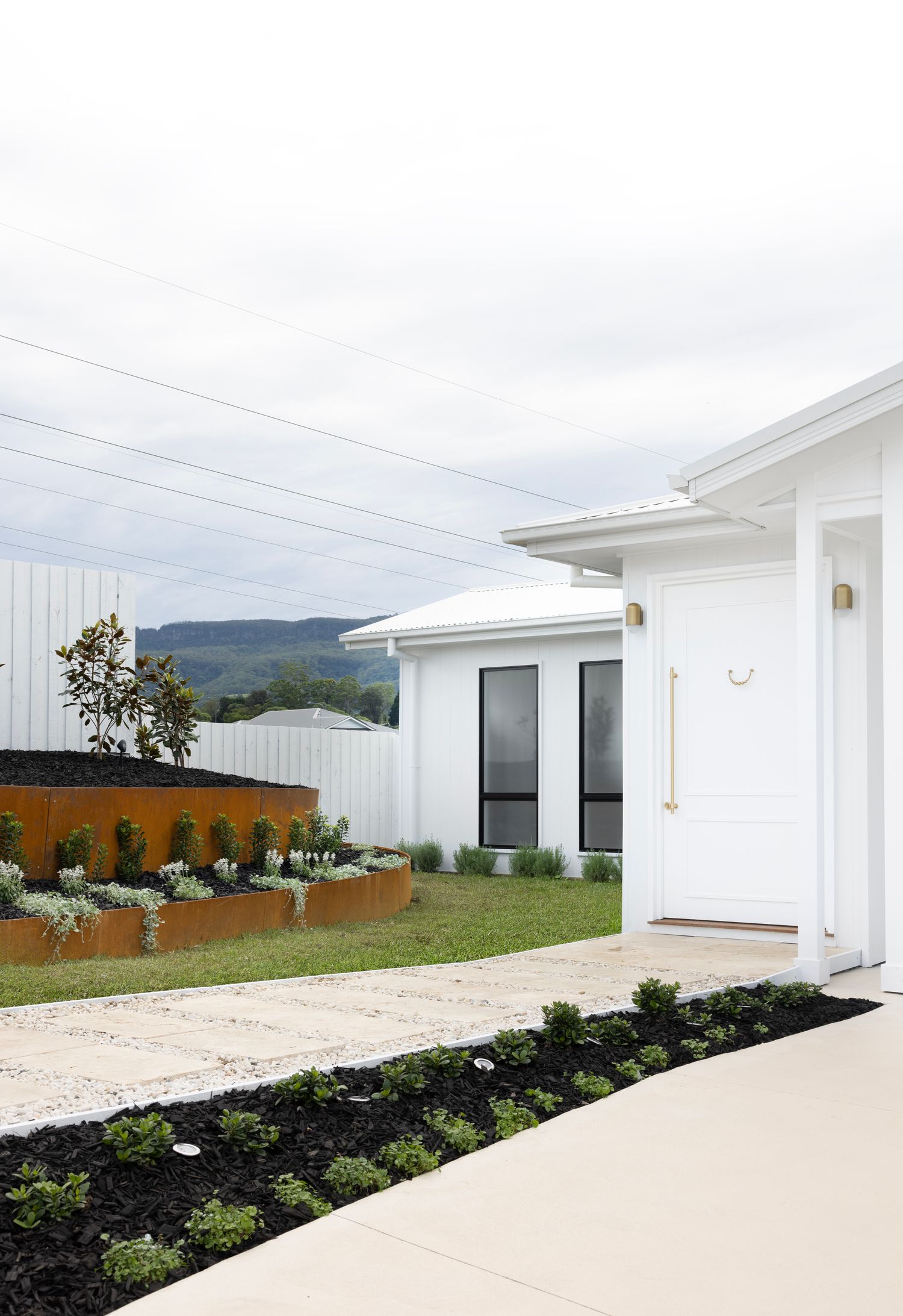 20729 - Helsinki Pull Handle - 900mm - Brushed Brass - Entrance