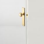 10446 - Cambridge Knob - Chamfered Backplate - Polished Brass - Passage