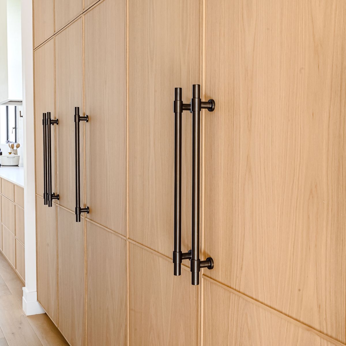 20702 - Helsinki Pull Handle - 450mm - Signature Brass - Entrance