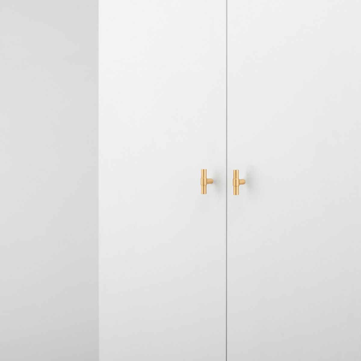 20986 - Helsinki T Cabinet Pull - Brushed Brass