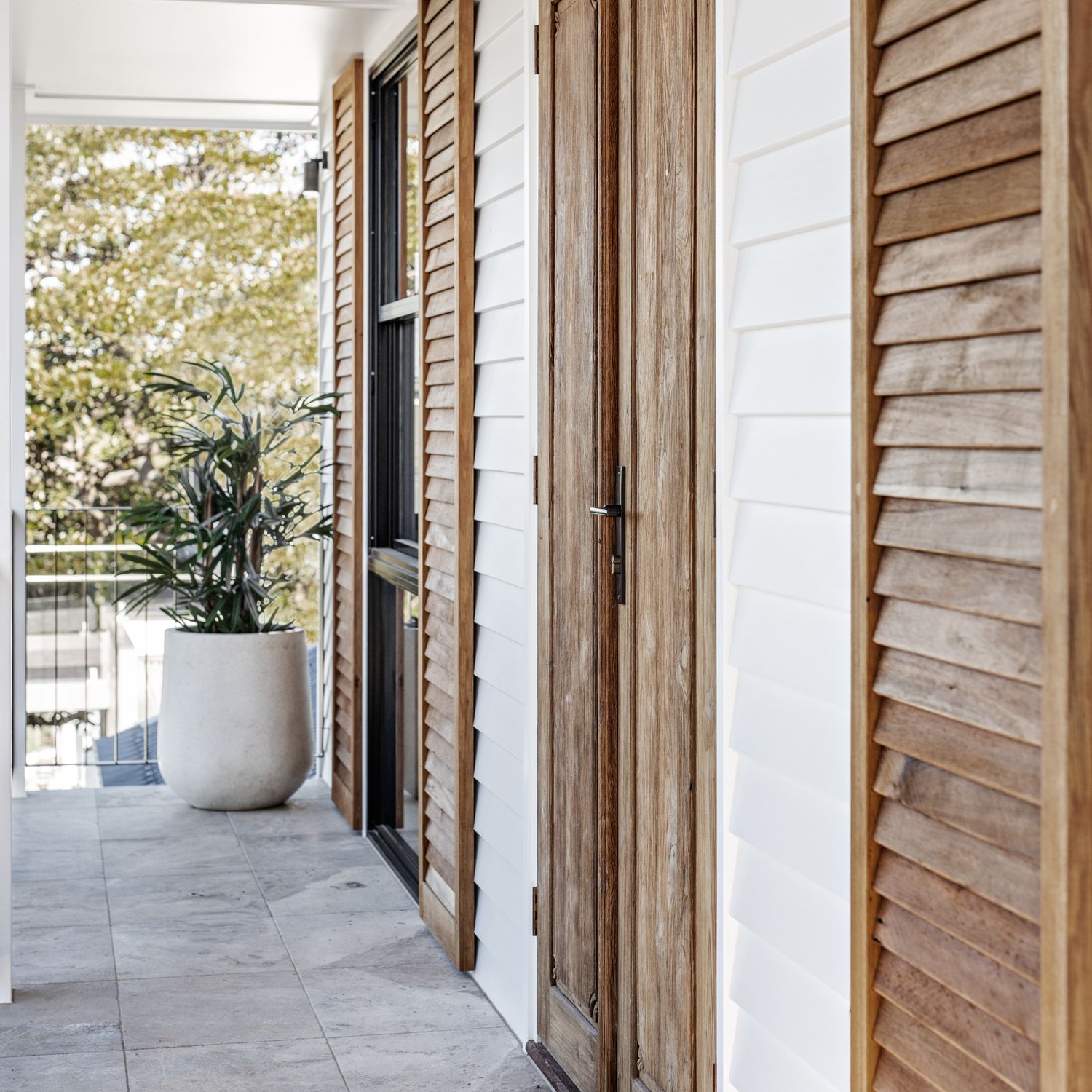 10702E85 - Baltimore Lever - Rectangular Backplate - Signature Brass - Entrance