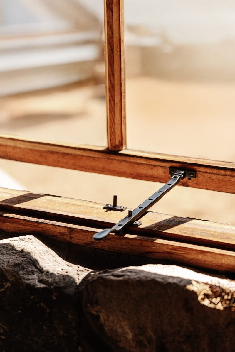 Base Fix Casement Stay - L200mm