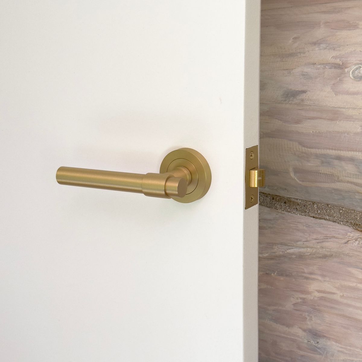 20626 - Helsinki Lever - Round Rose - Brushed Brass - Passage