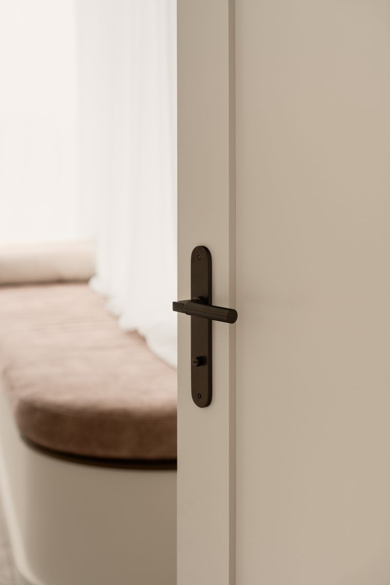 10766 - Berlin Lever - Oval Backplate - Signature Brass - Passage