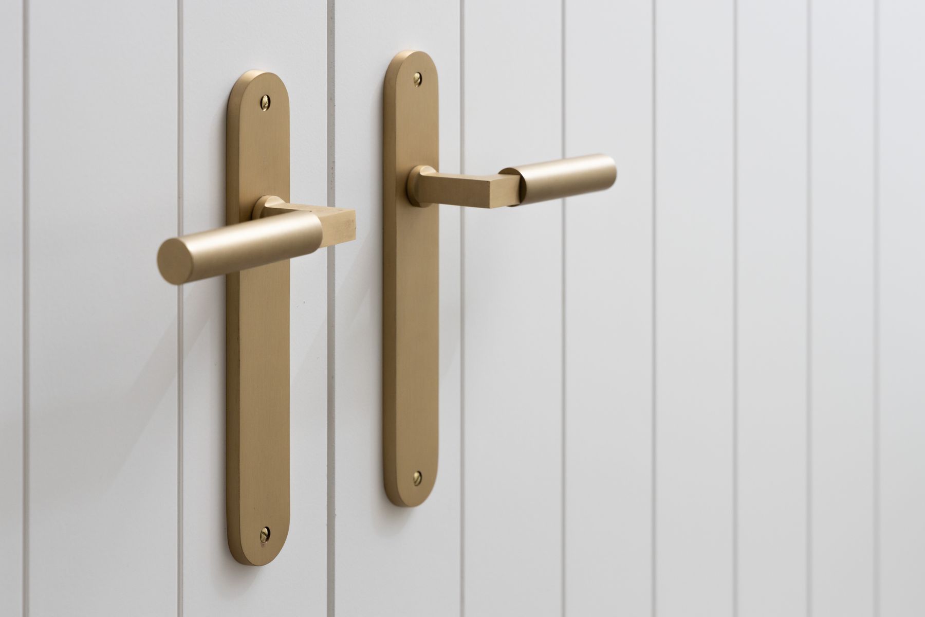 15266 - Berlin Lever - Oval Backplate - Brushed Brass - Passage