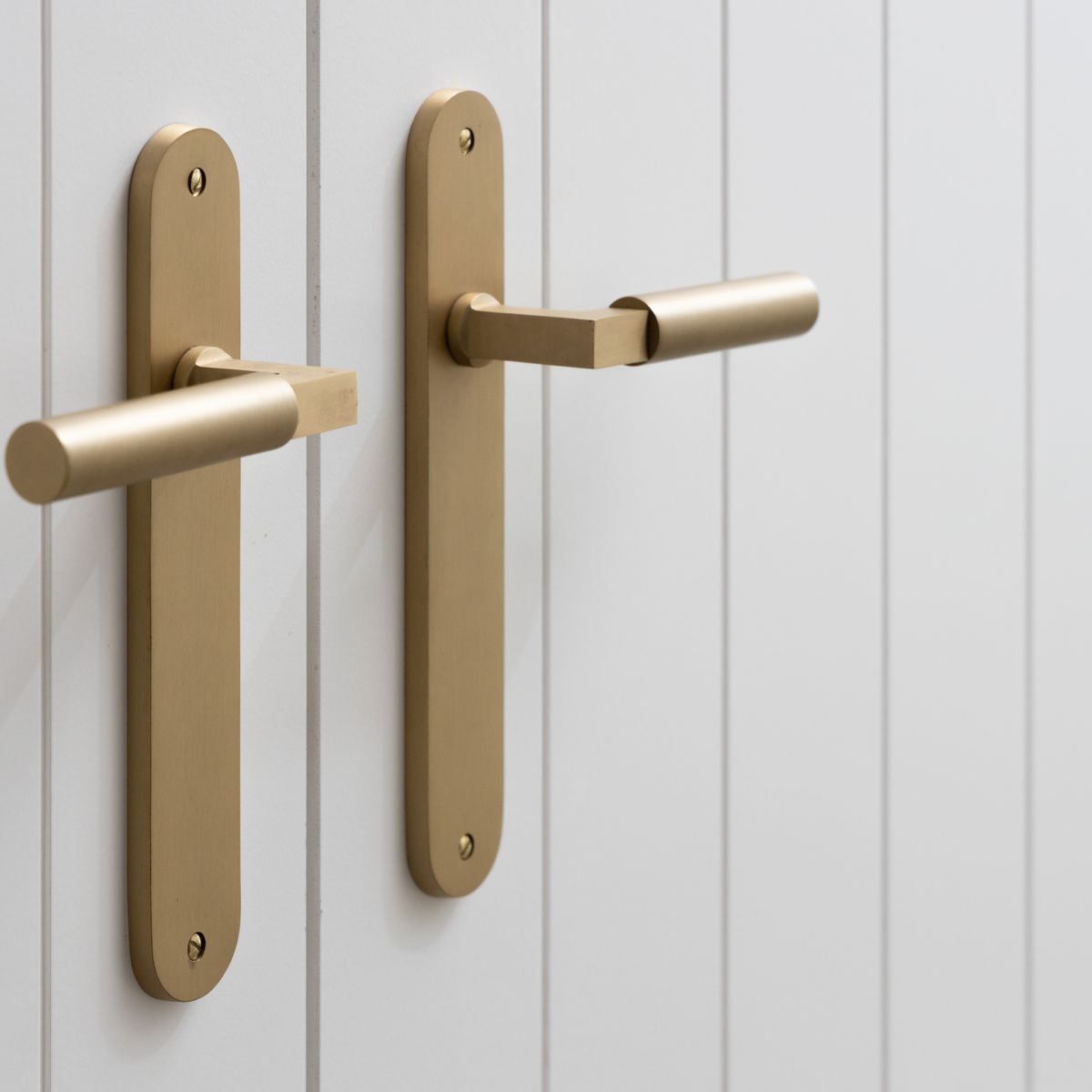 15266 - Berlin Lever - Oval Backplate - Brushed Brass - Passage