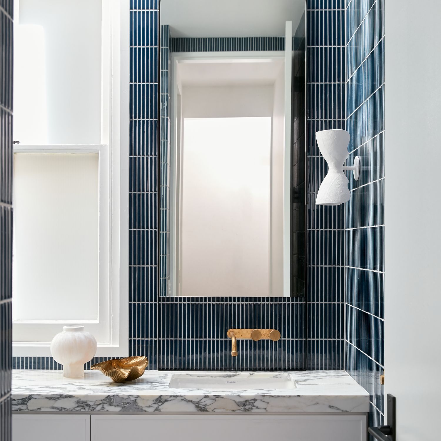 10702E85 - Baltimore Lever - Rectangular Backplate - Signature Brass - Entrance