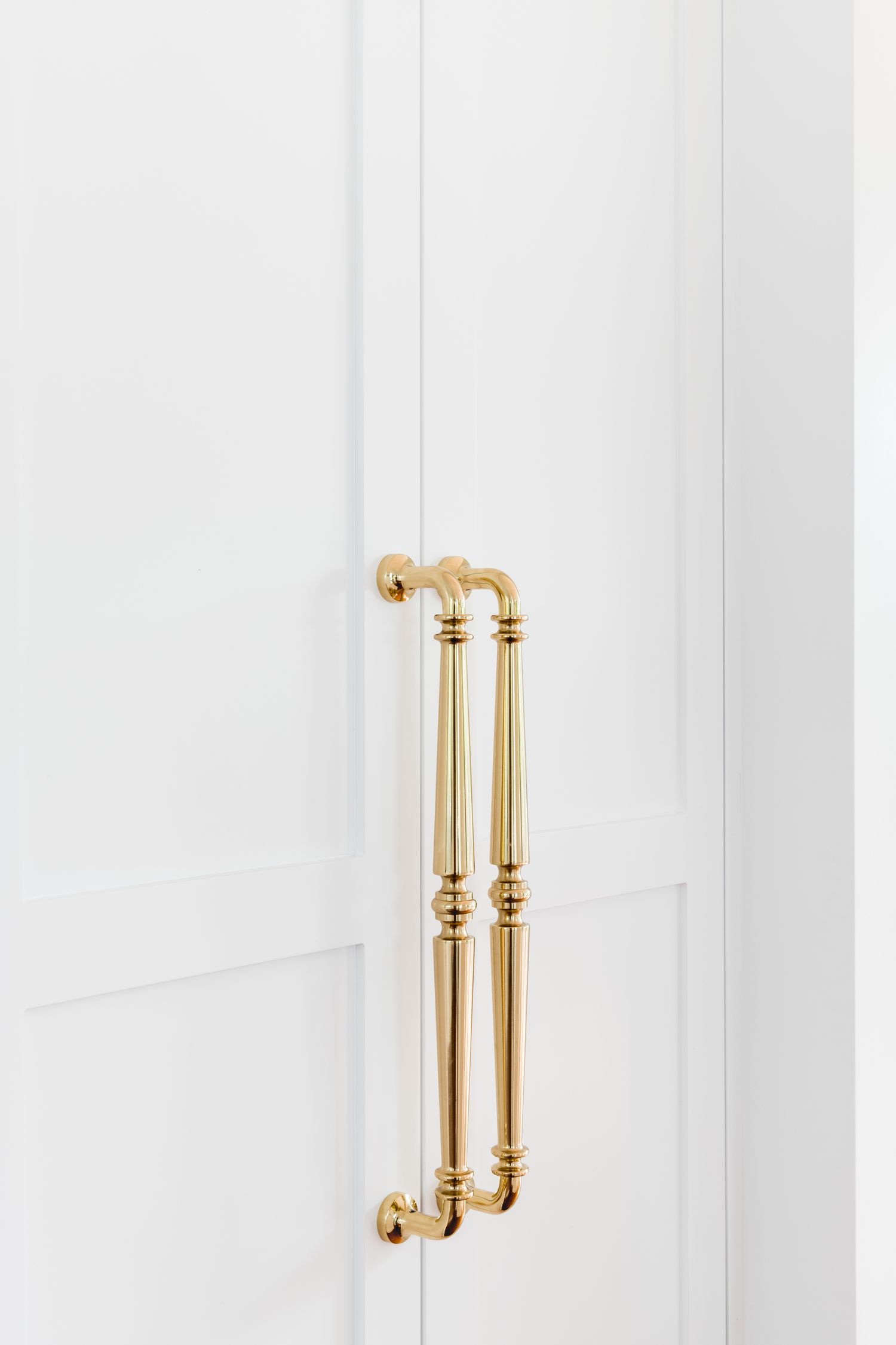 9349 - Sarlat Pull Handle on Backplate - Satin Nickel