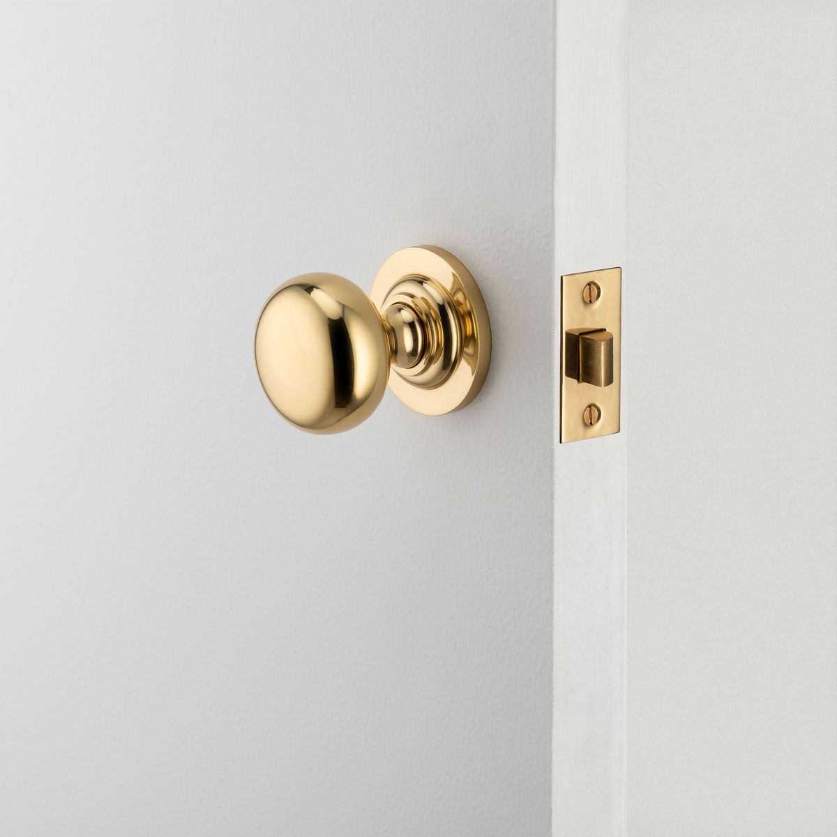 0200 - Cambridge Knob - Round Rose - Polished Brass - Passage