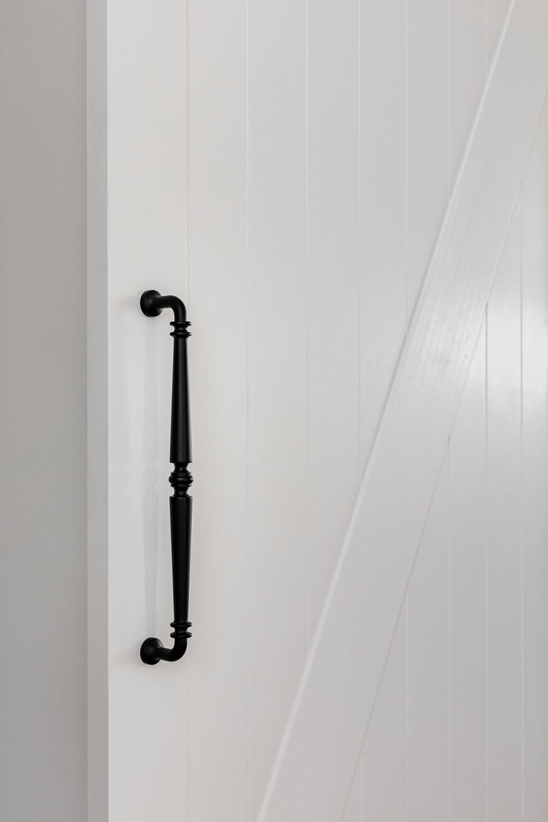 9383 - Sarlat Pull Handle - 450mm - Matt Black
