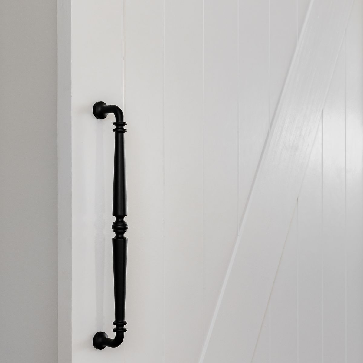 9383 - Sarlat Pull Handle - 450mm - Matt Black