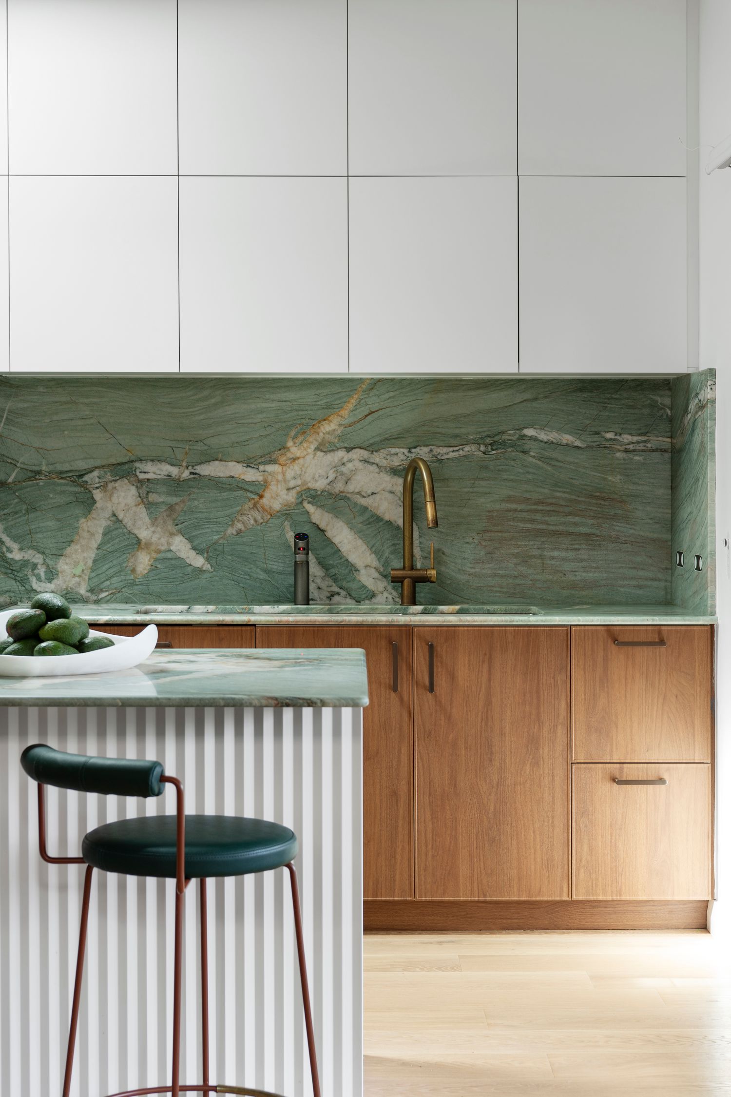 20976B - Osaka Cabinet Pull with Backplate - CTC256mm - Brushed Brass