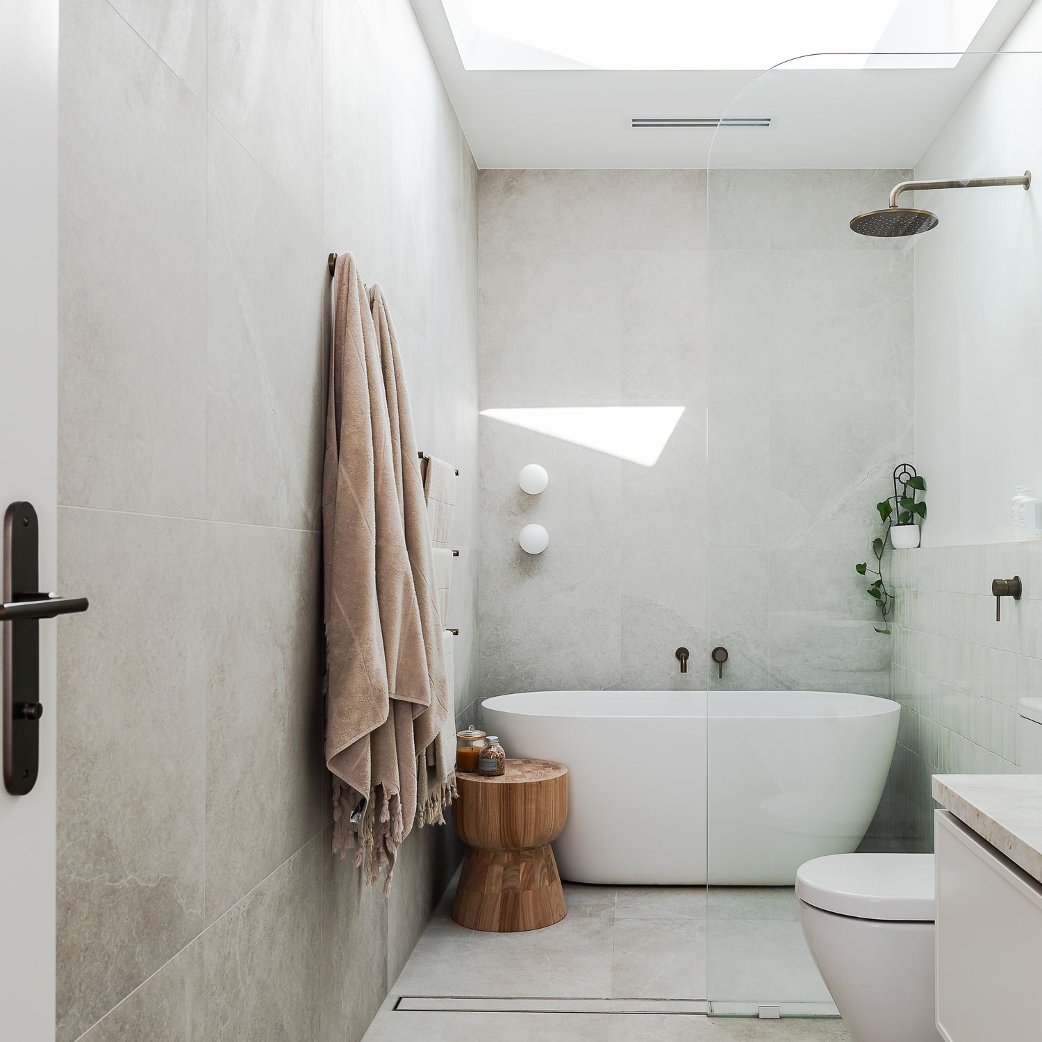 16326 - Baltimore Lever - Oval Backplate - Brushed Gold PVD - Passage