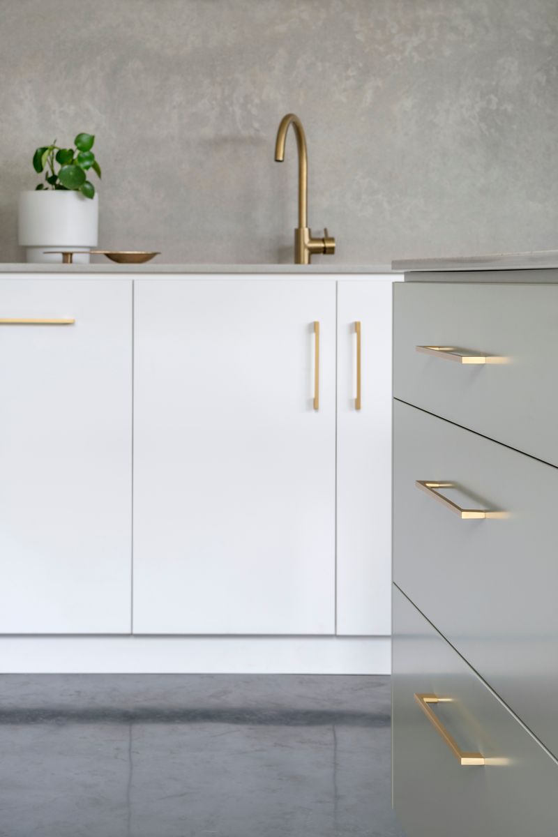 0556 - Cali Cabinet Pull - 160mm - Brushed Brass