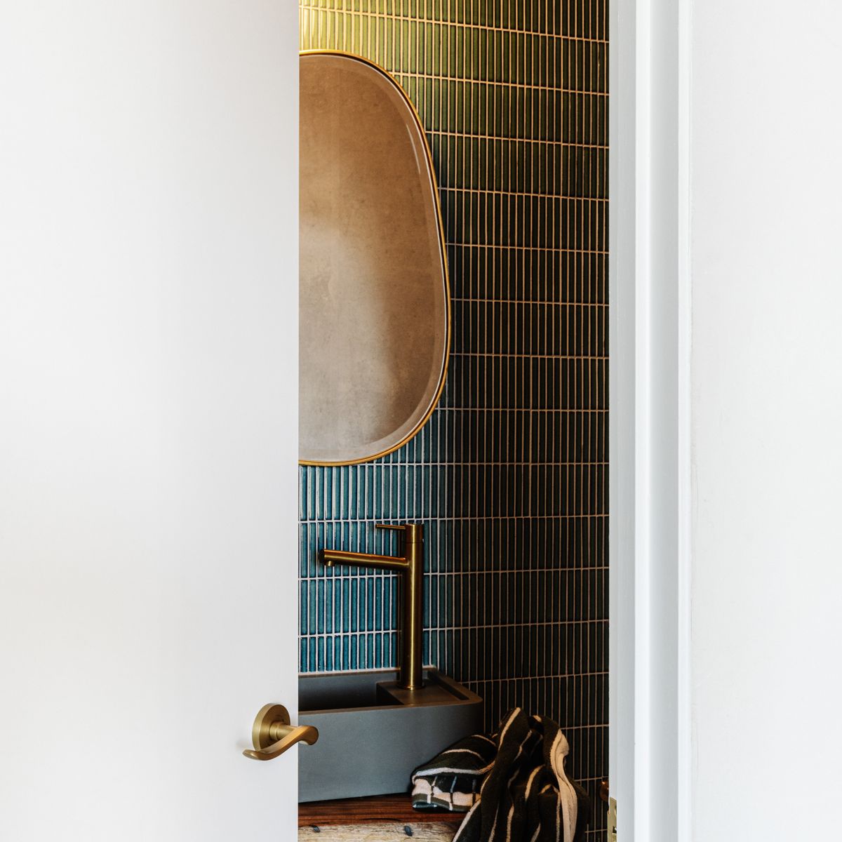 20796 - Stirling Lever - Round Rose - Brushed Brass - Passage