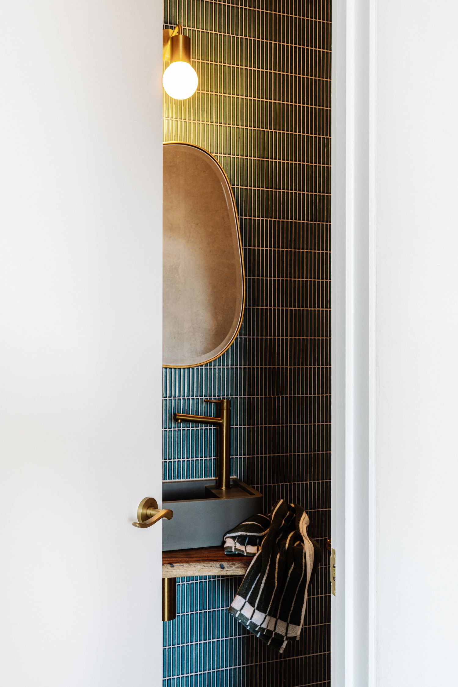 20799 - Stirling Lever - Round Rose - Satin Nickel - Passage