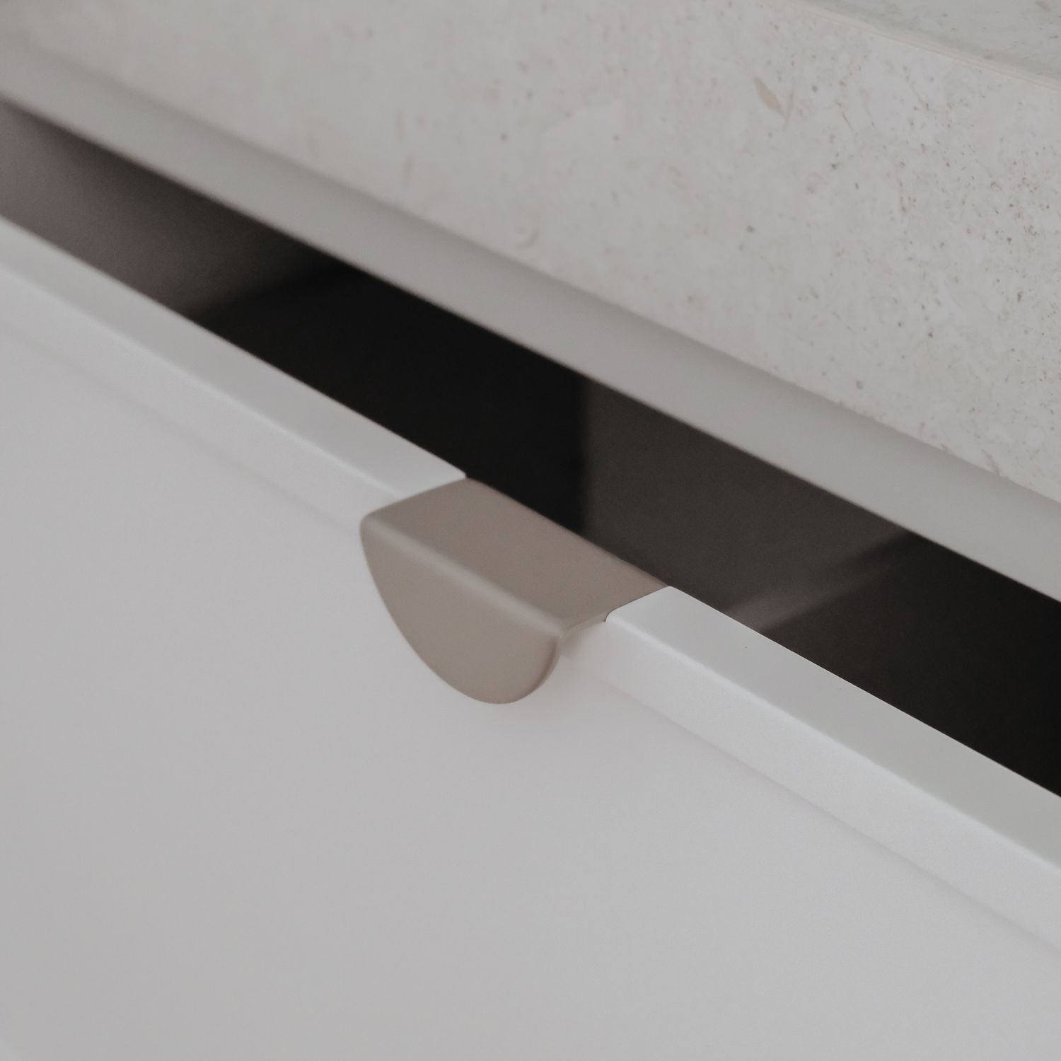 16920 - Osaka Lip Drawer Pull - Graphite PVD