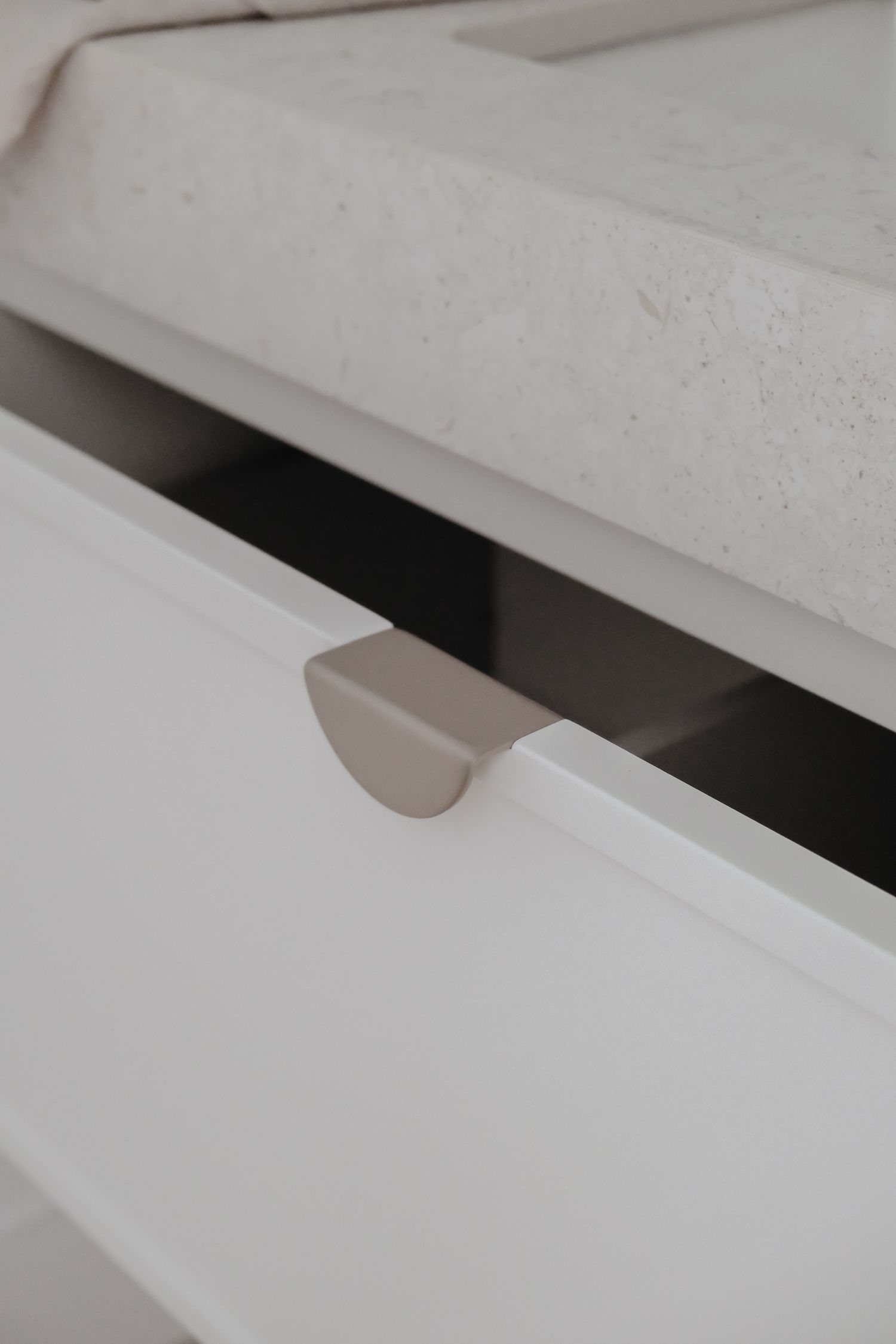 20939 - Osaka Lip Drawer Pull - Satin Nickel