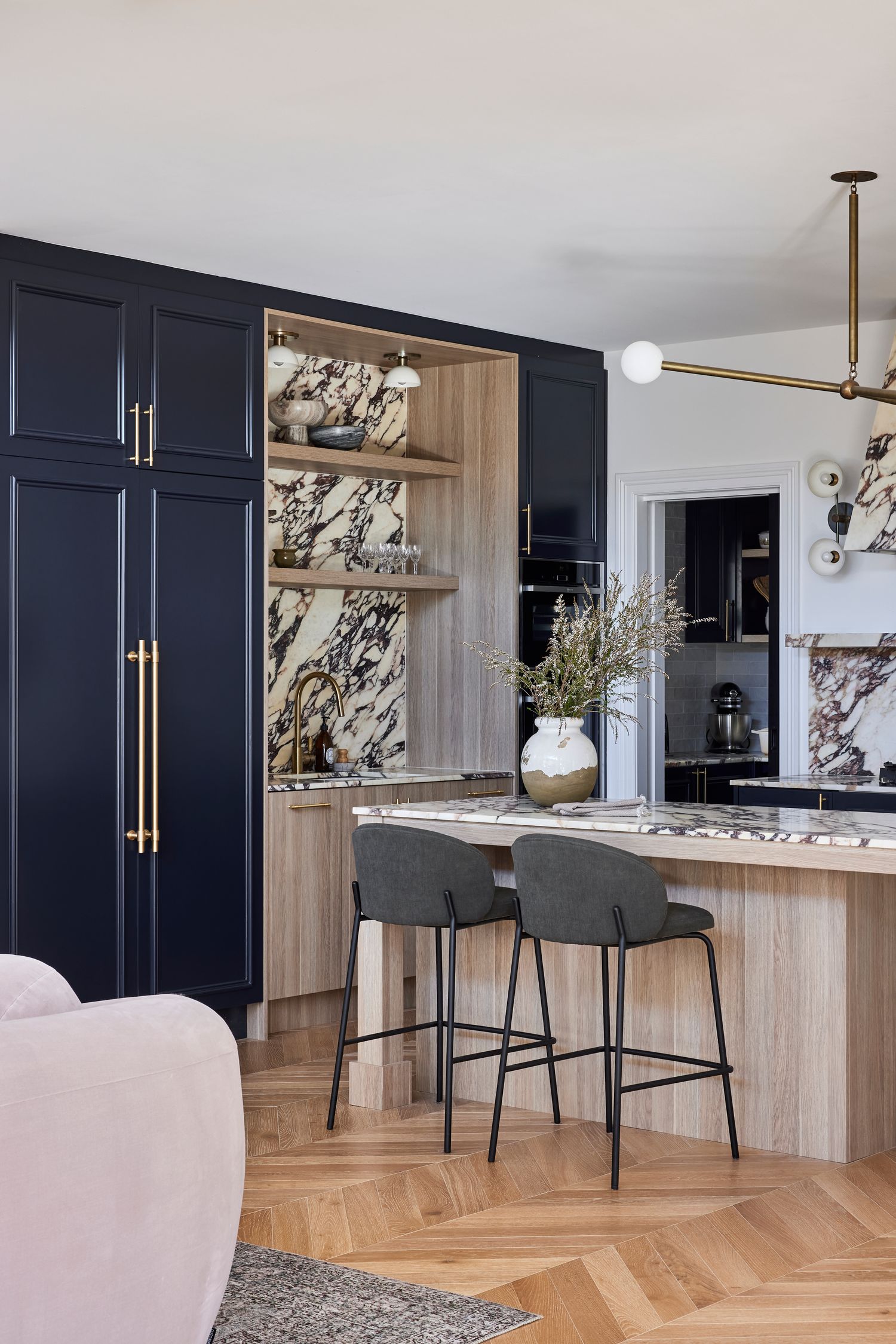 20729 - Helsinki Pull Handle - 900mm - Brushed Brass - Entrance