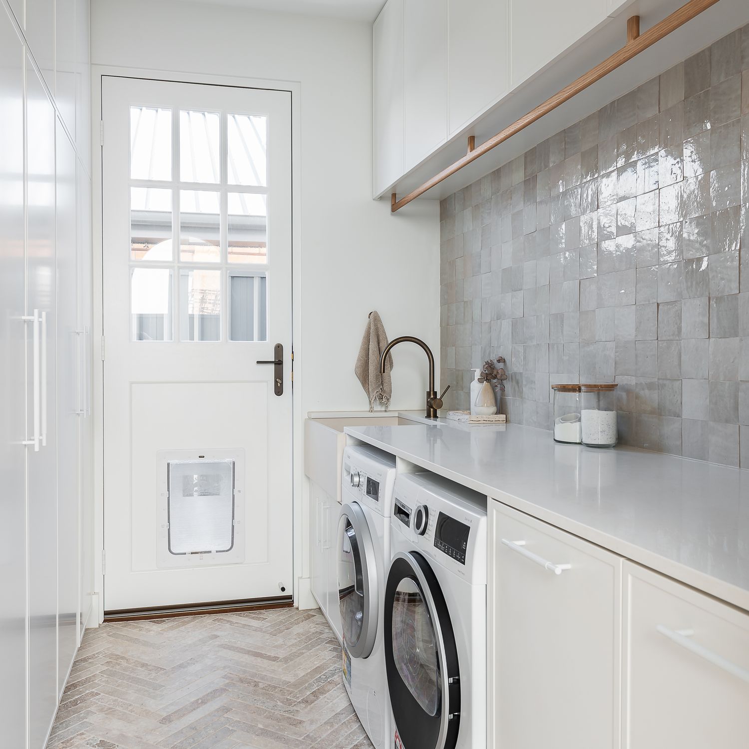 16326 - Baltimore Lever - Oval Backplate - Brushed Gold PVD - Passage