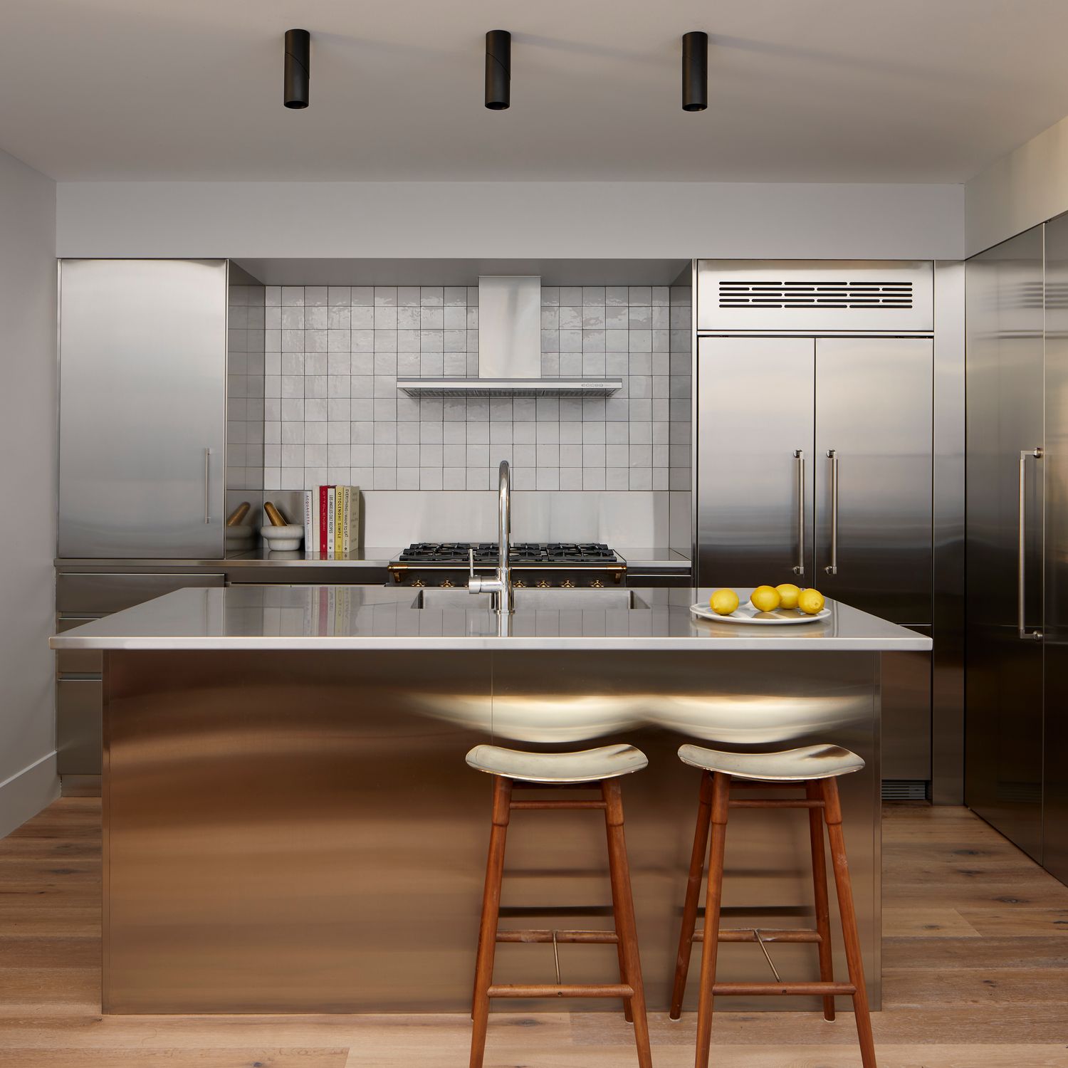 9443 - Berlin Pull Handle -  450mm - Matt Black