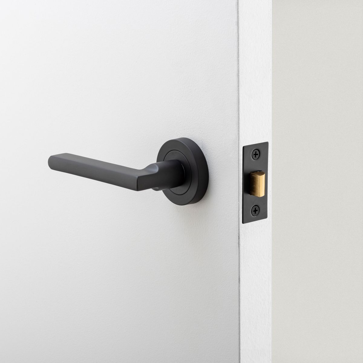9213 - Baltimore Lever - Round Rose - Matt Black - Passage