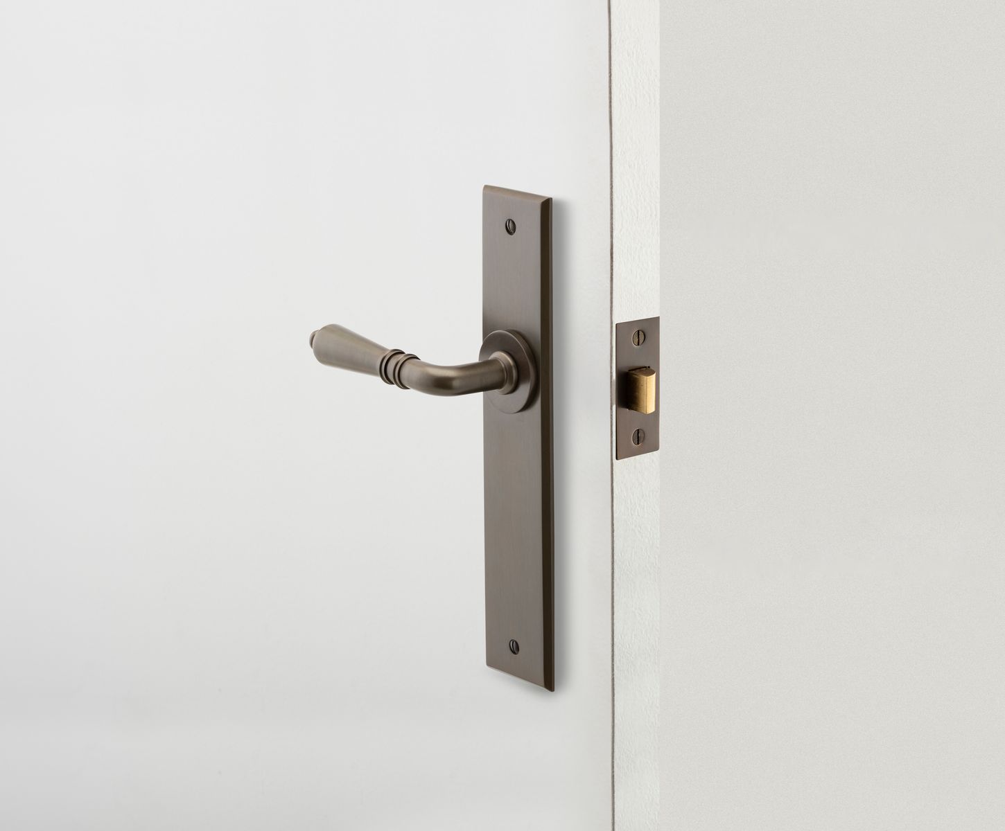 10780 - Sarlat Lever - Chamfered Backplate - Signature Brass - Passage