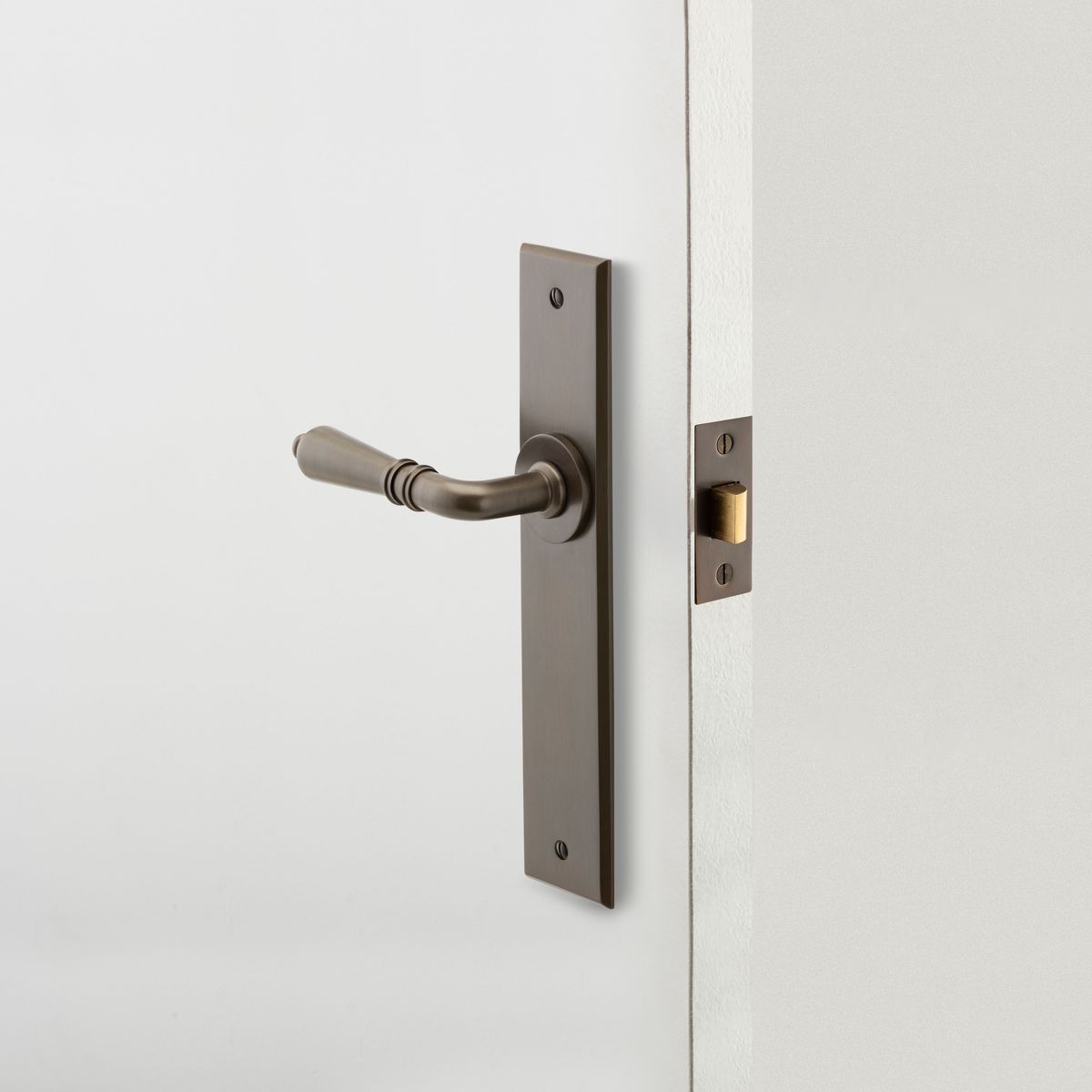 10780 - Sarlat Lever - Chamfered Backplate - Signature Brass - Passage