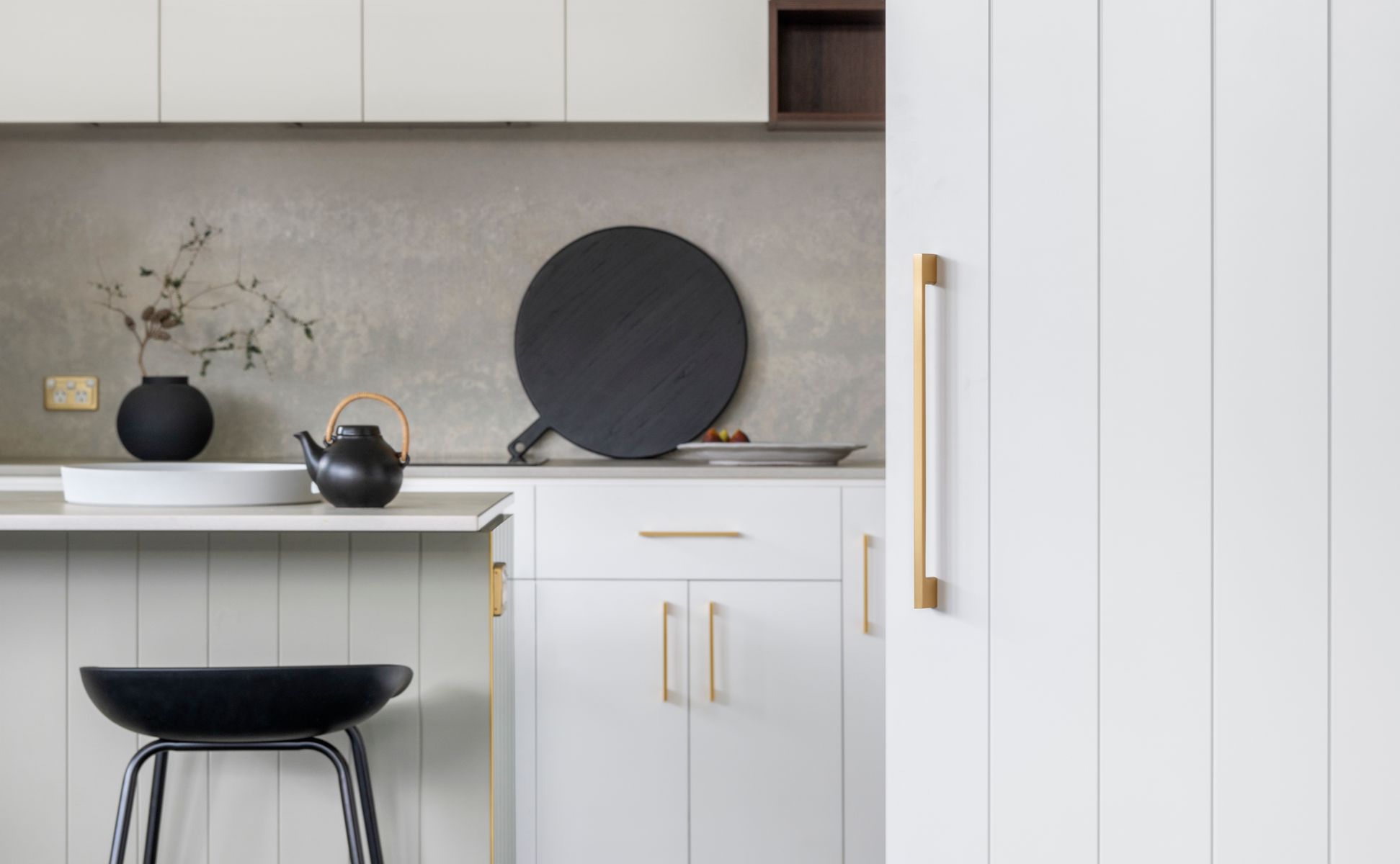 0556 - Cali Cabinet Pull - 160mm - Brushed Brass